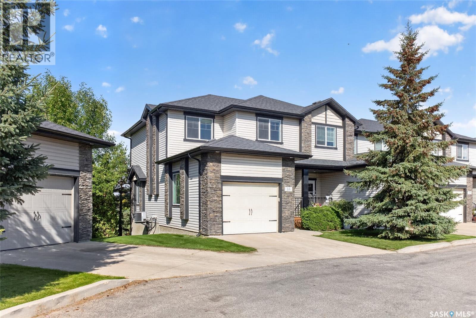 16 215 Hampton GREEN, Saskatoon — photo 2