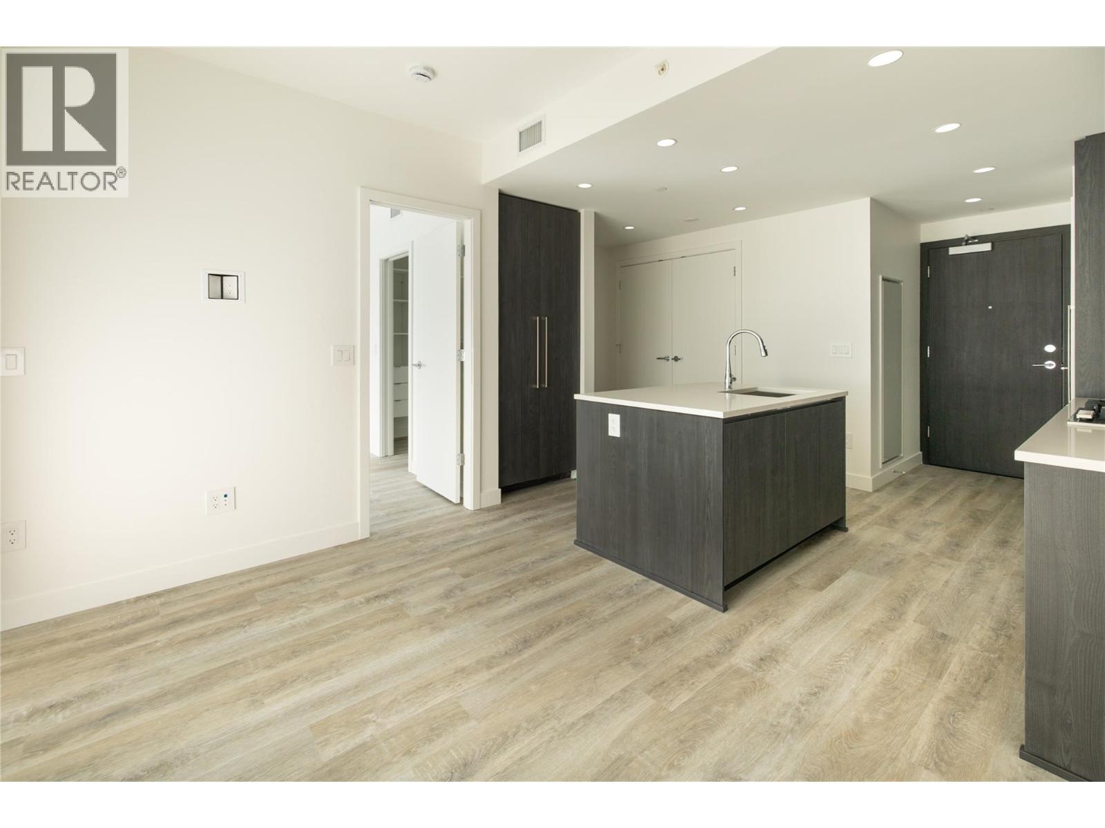 #2105 1626 Water Street - 23