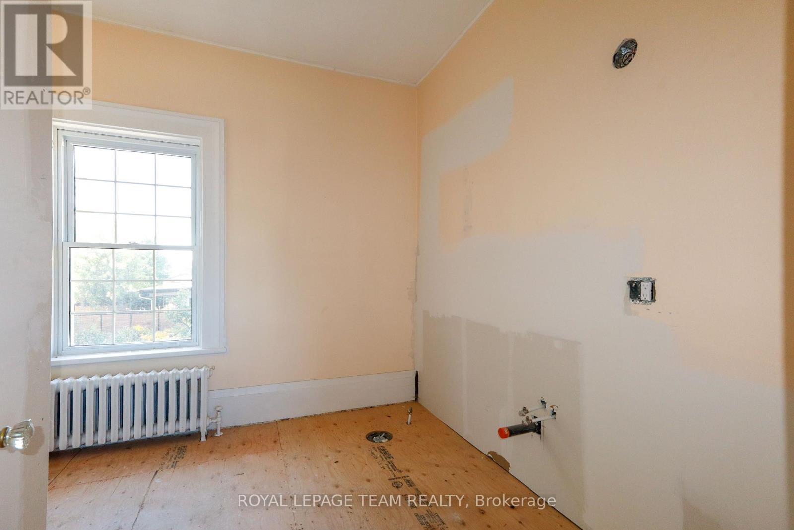 201 CLOTHIER WEST STREET - Image 31