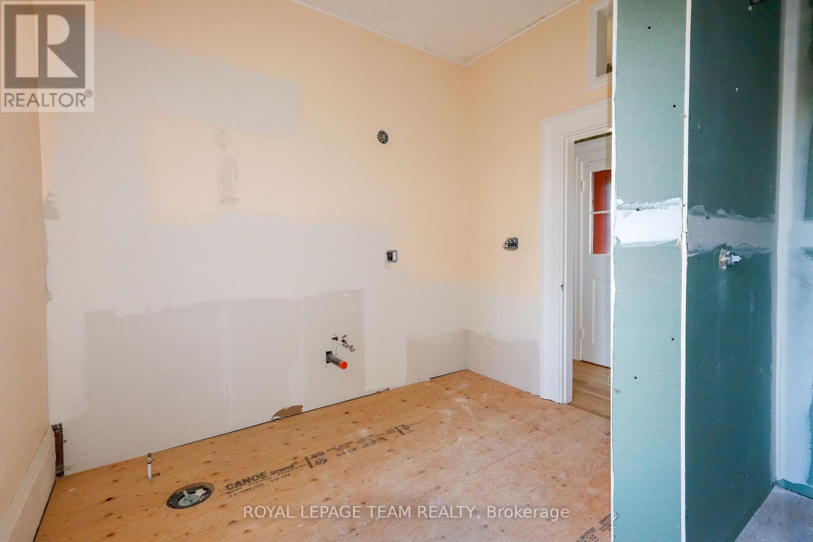 201 CLOTHIER WEST STREET - Image 33