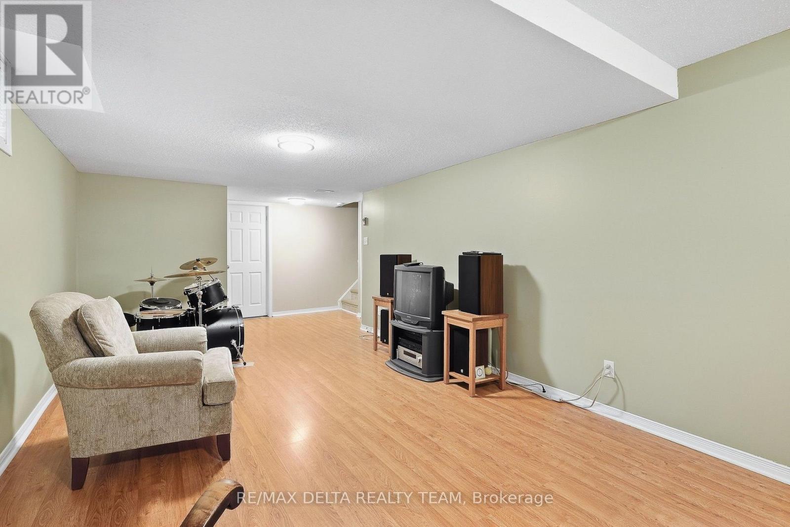 7004 NOTRE DAME STREET - 35