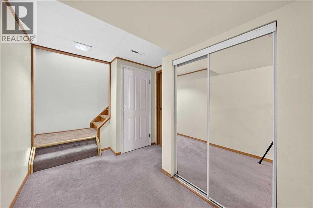 4831 48 Street NW - 21