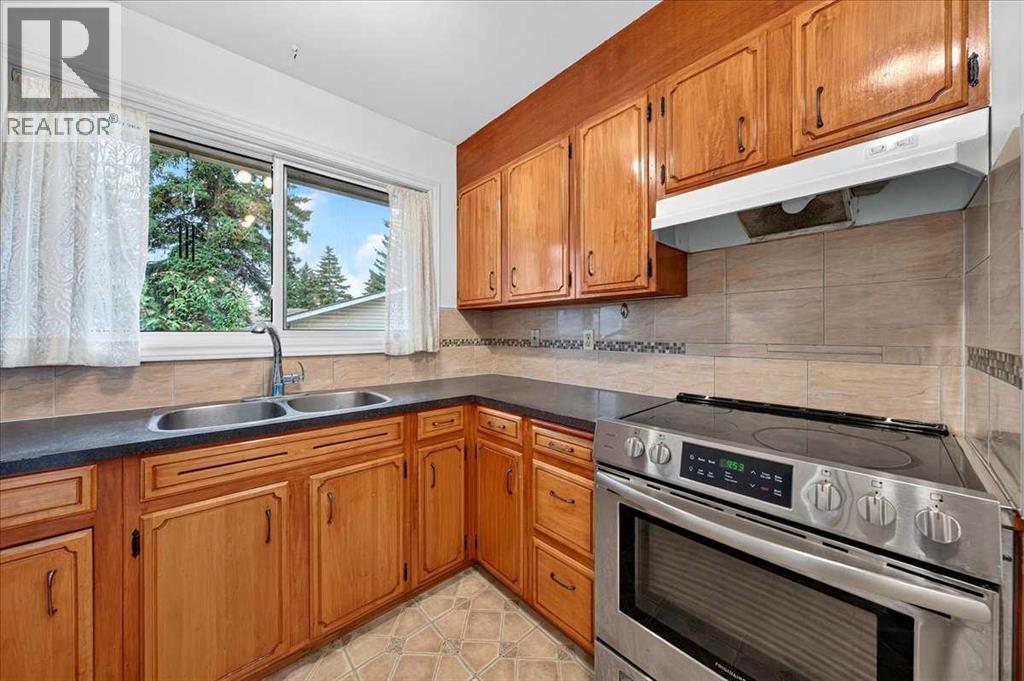 4831 48 Street NW - 8