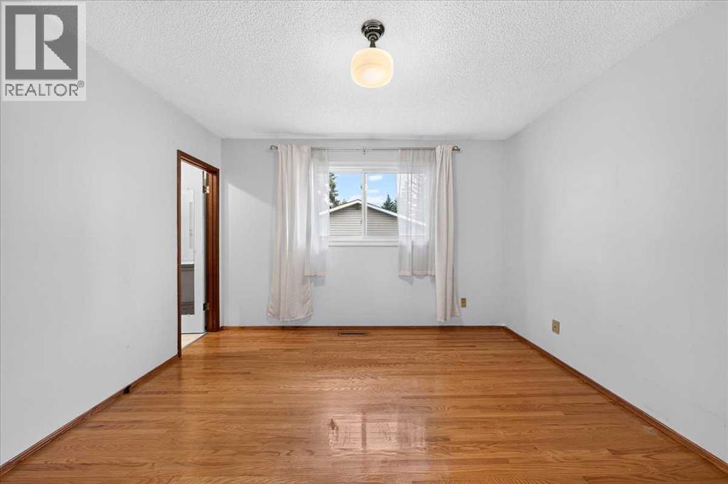 4831 48 Street NW - 13