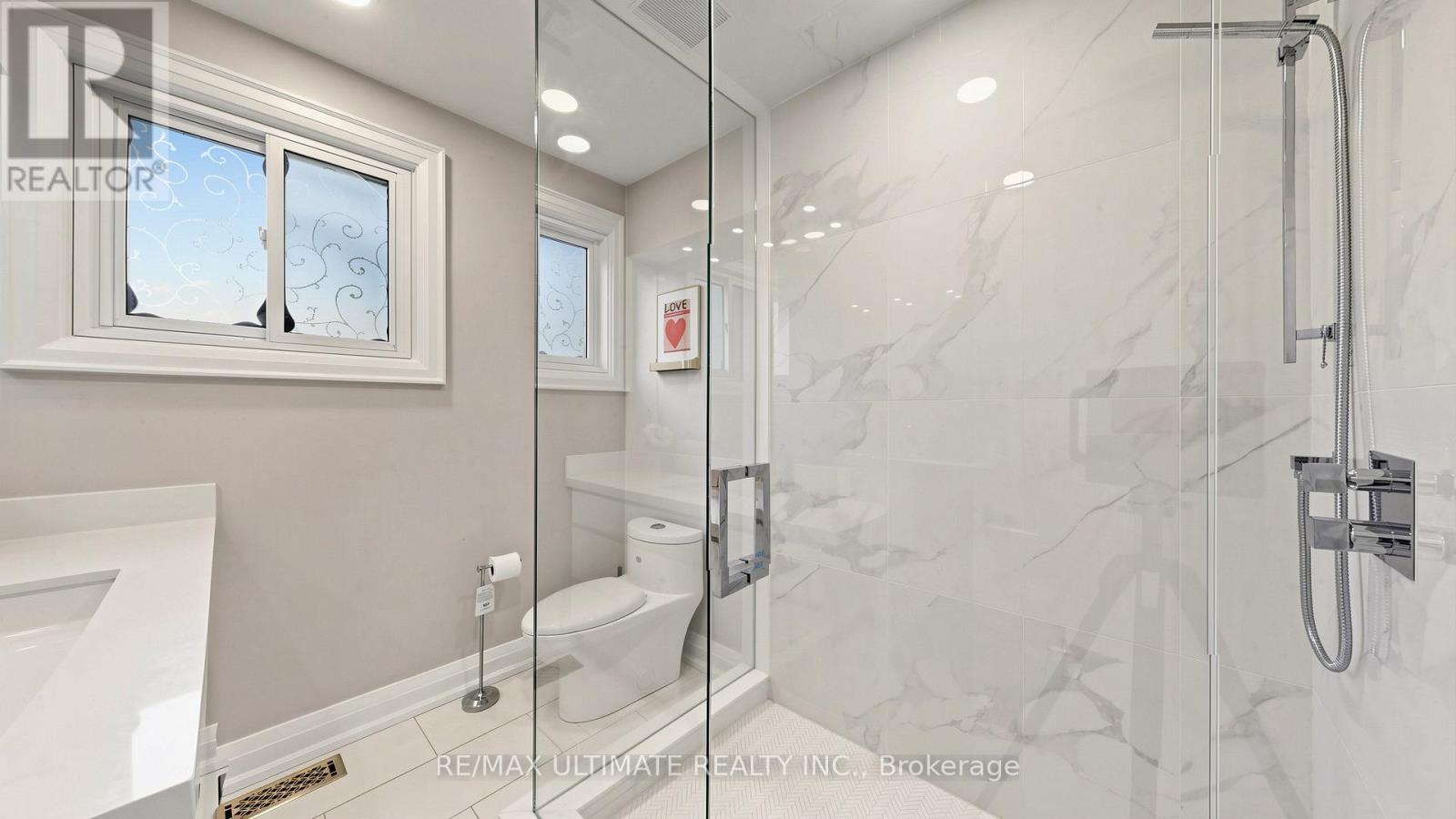 112 CORONATION DRIVE - 44