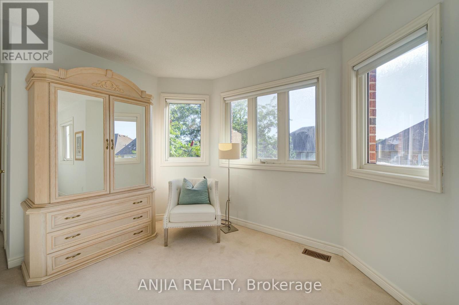16 FOREST MANOR PLACE - Image 29