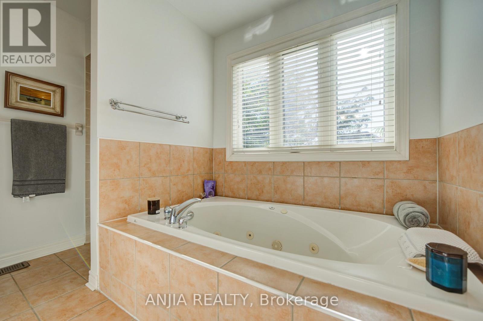 16 FOREST MANOR PLACE - Image 31