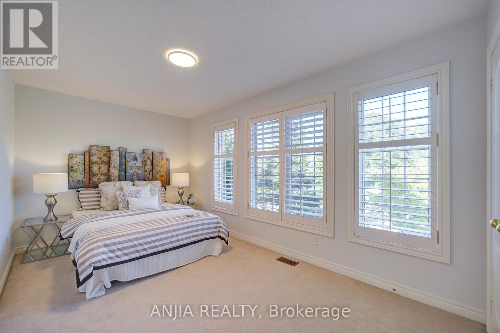 16 FOREST MANOR PLACE - Image 32
