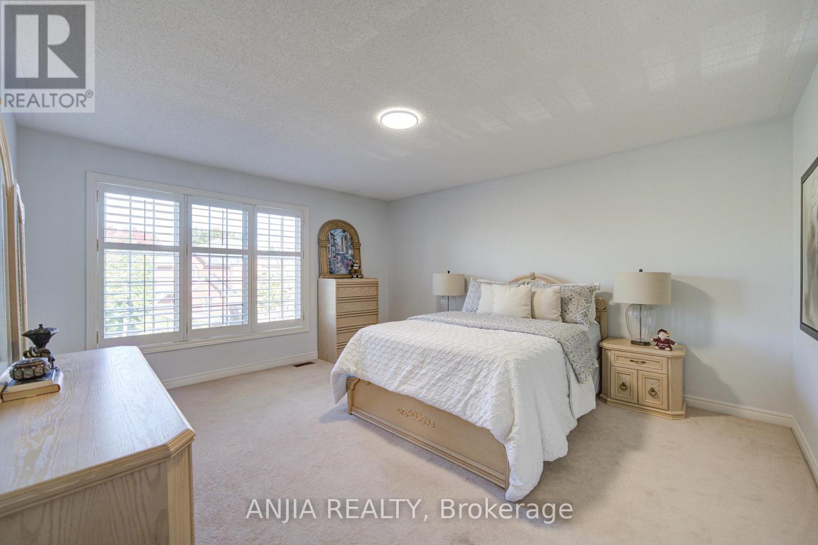 16 FOREST MANOR PLACE - Image 34