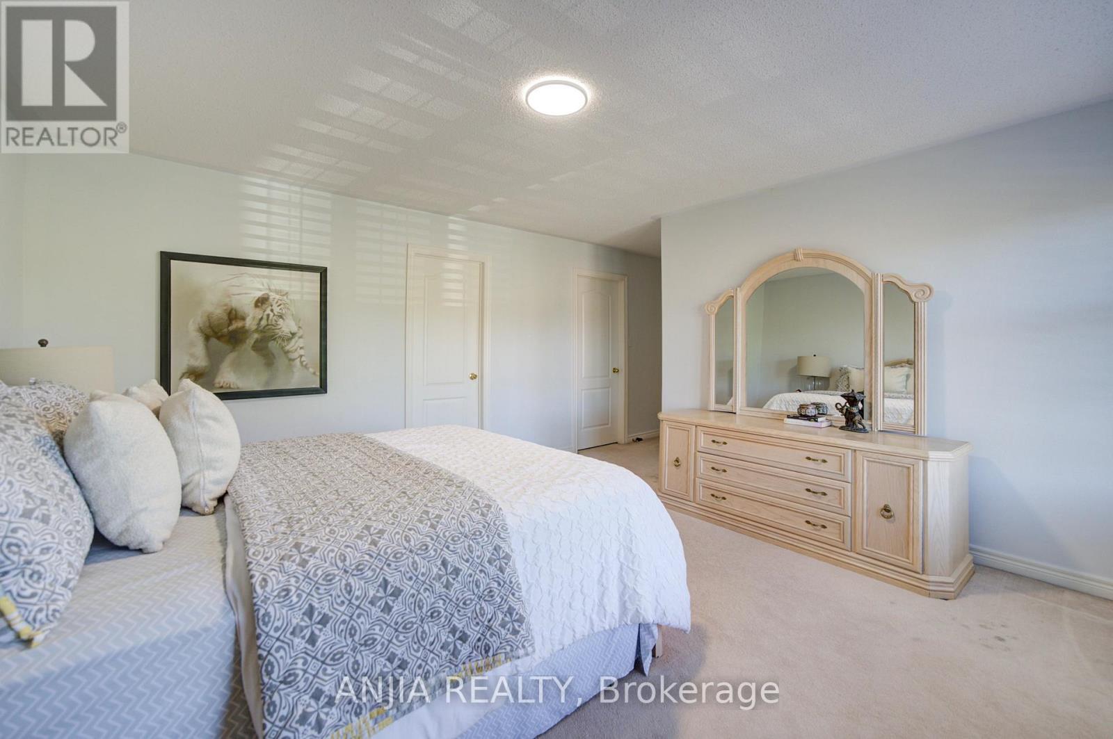 16 FOREST MANOR PLACE - Image 35