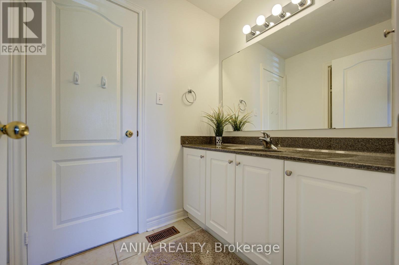 16 FOREST MANOR PLACE - Image 36