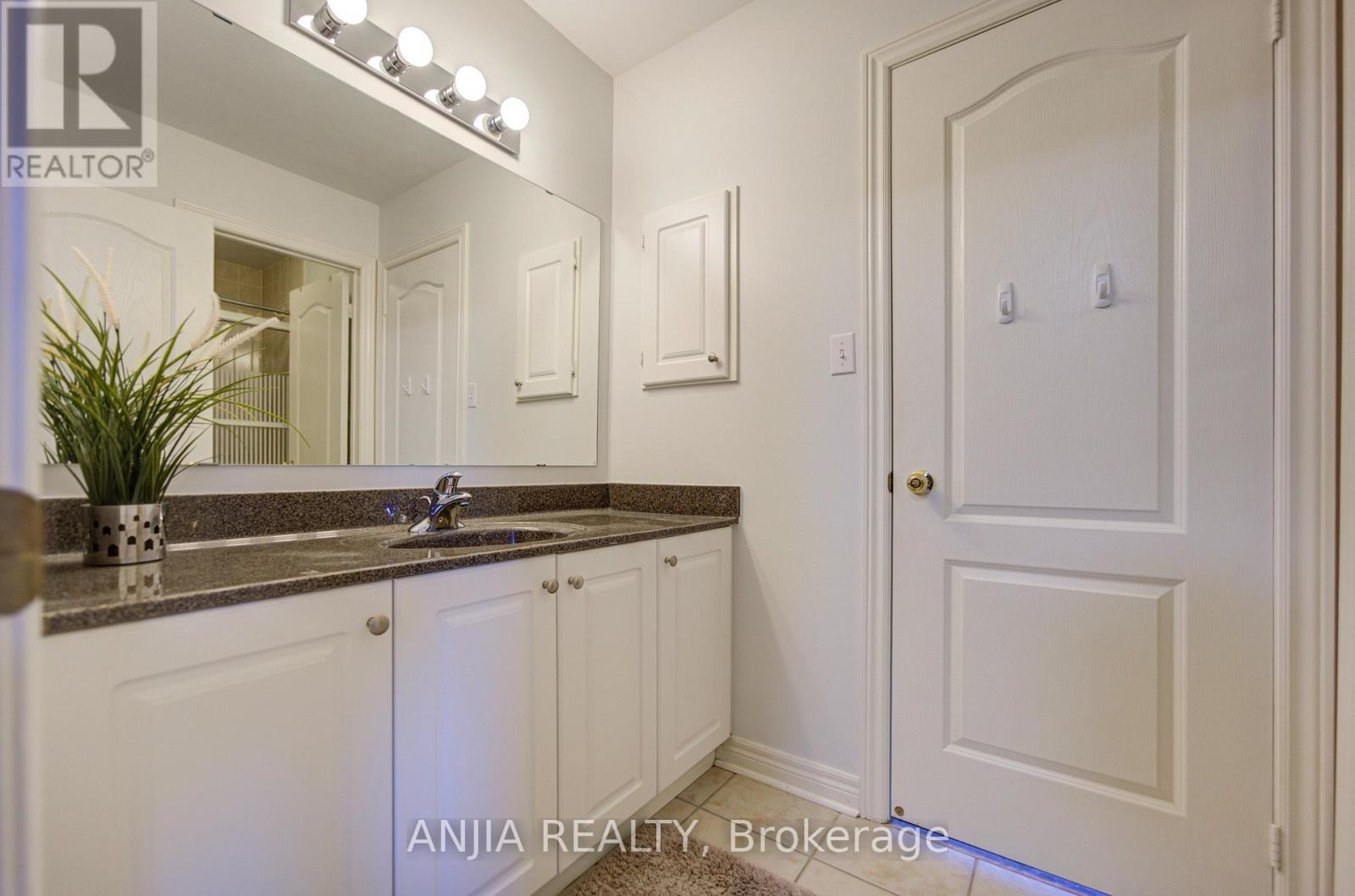 16 FOREST MANOR PLACE - Image 39