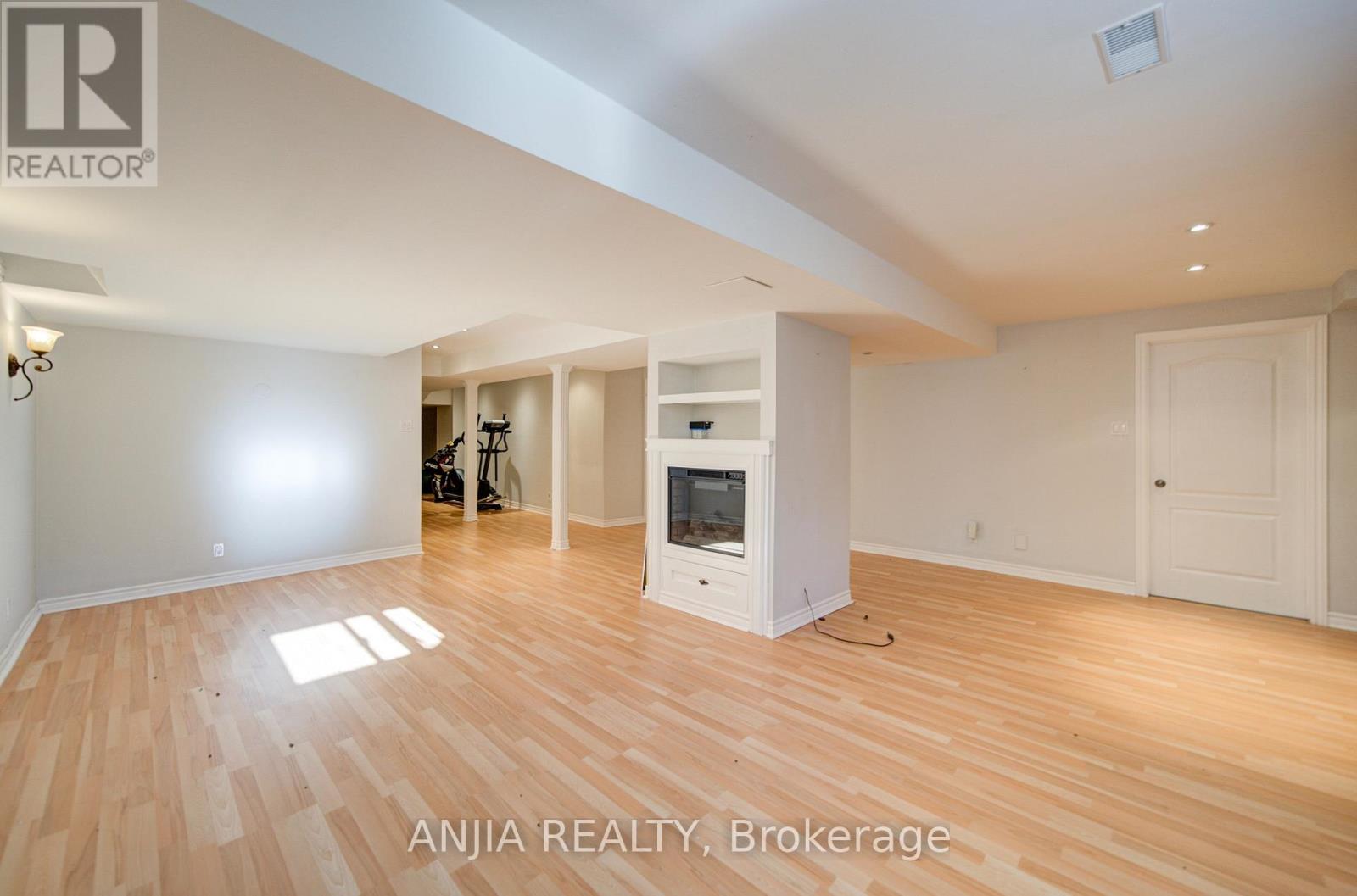 16 FOREST MANOR PLACE - Image 40