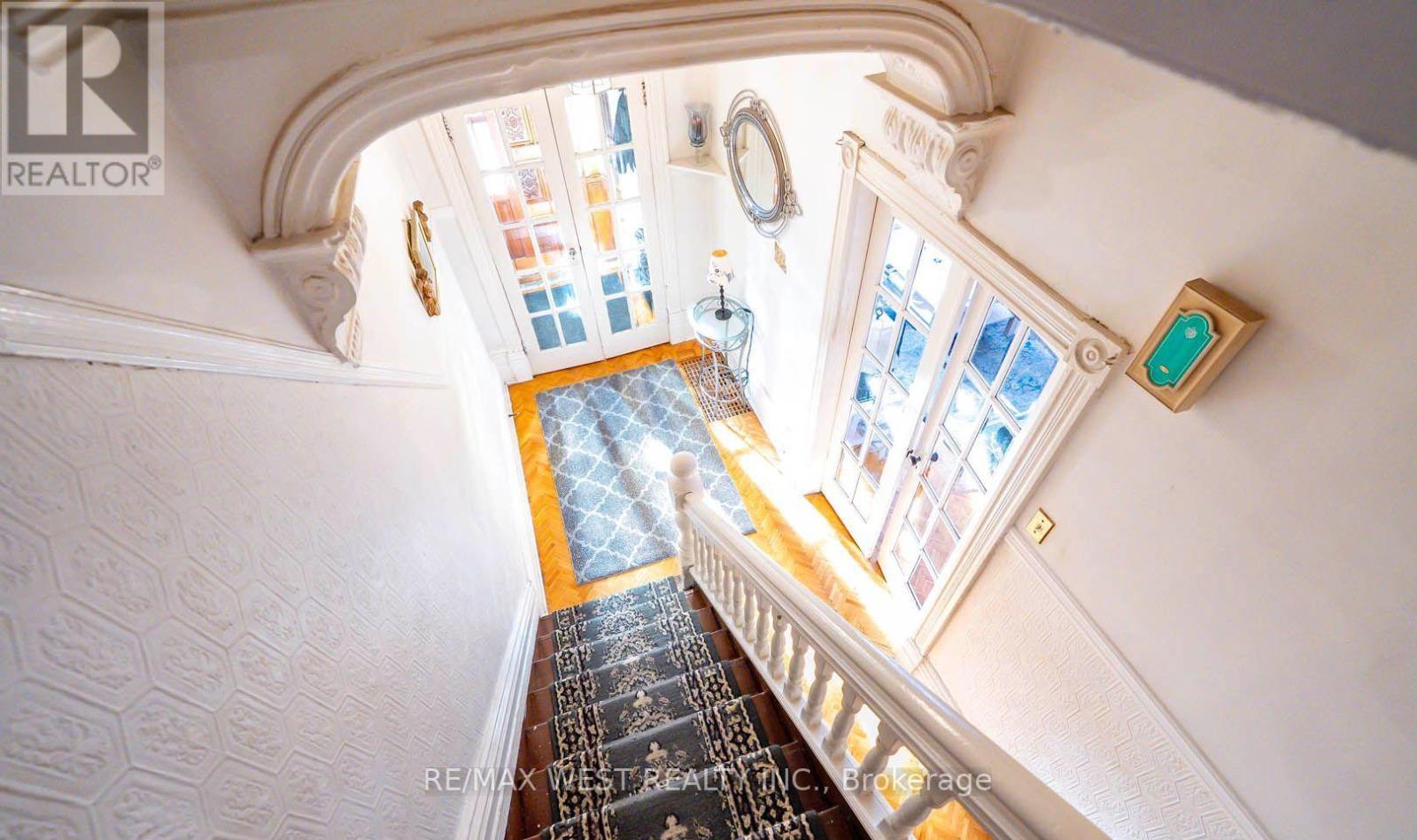 217 GLADSTONE AVENUE - 13