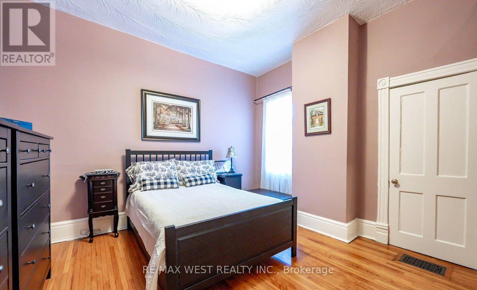 217 GLADSTONE AVENUE - 22