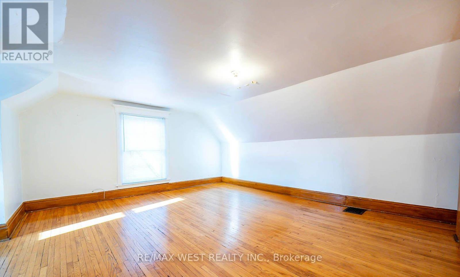 217 GLADSTONE AVENUE - Image 26