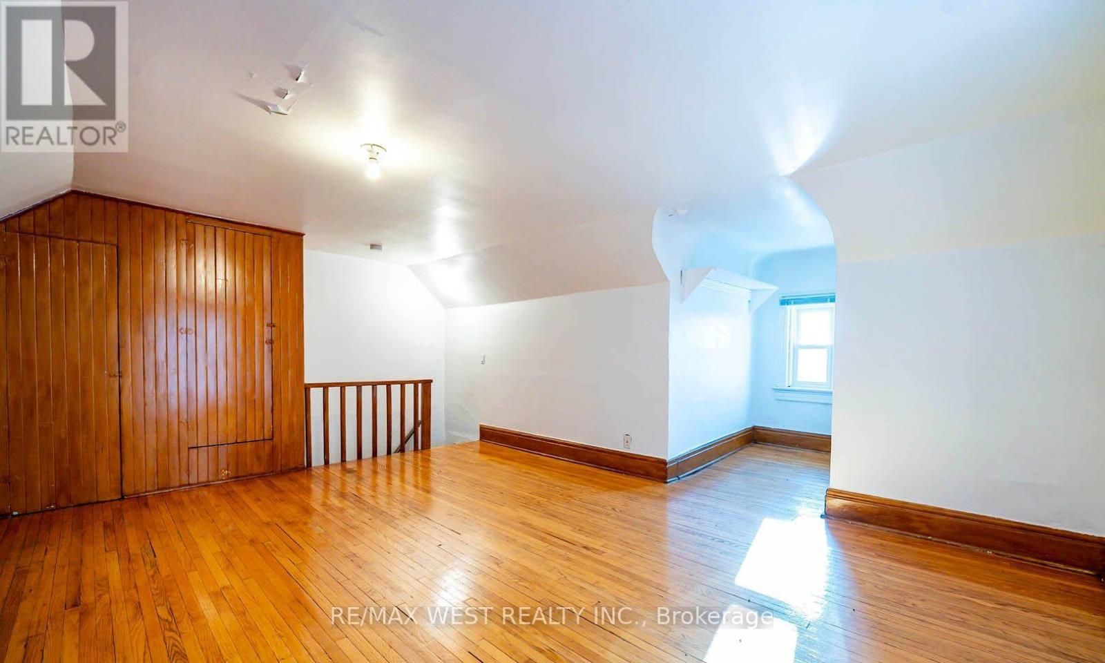 217 GLADSTONE AVENUE - 28