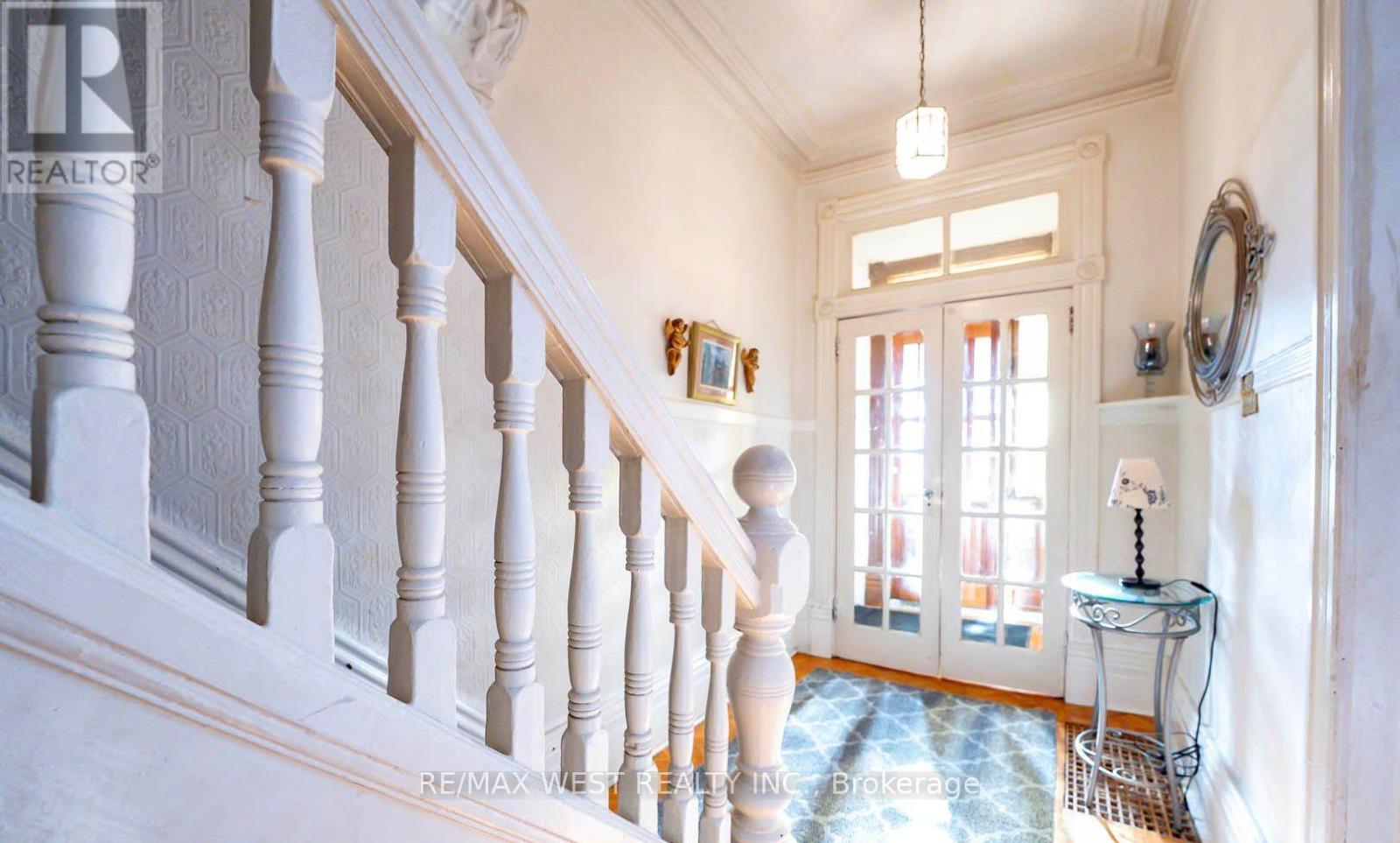 217 GLADSTONE AVENUE - 4