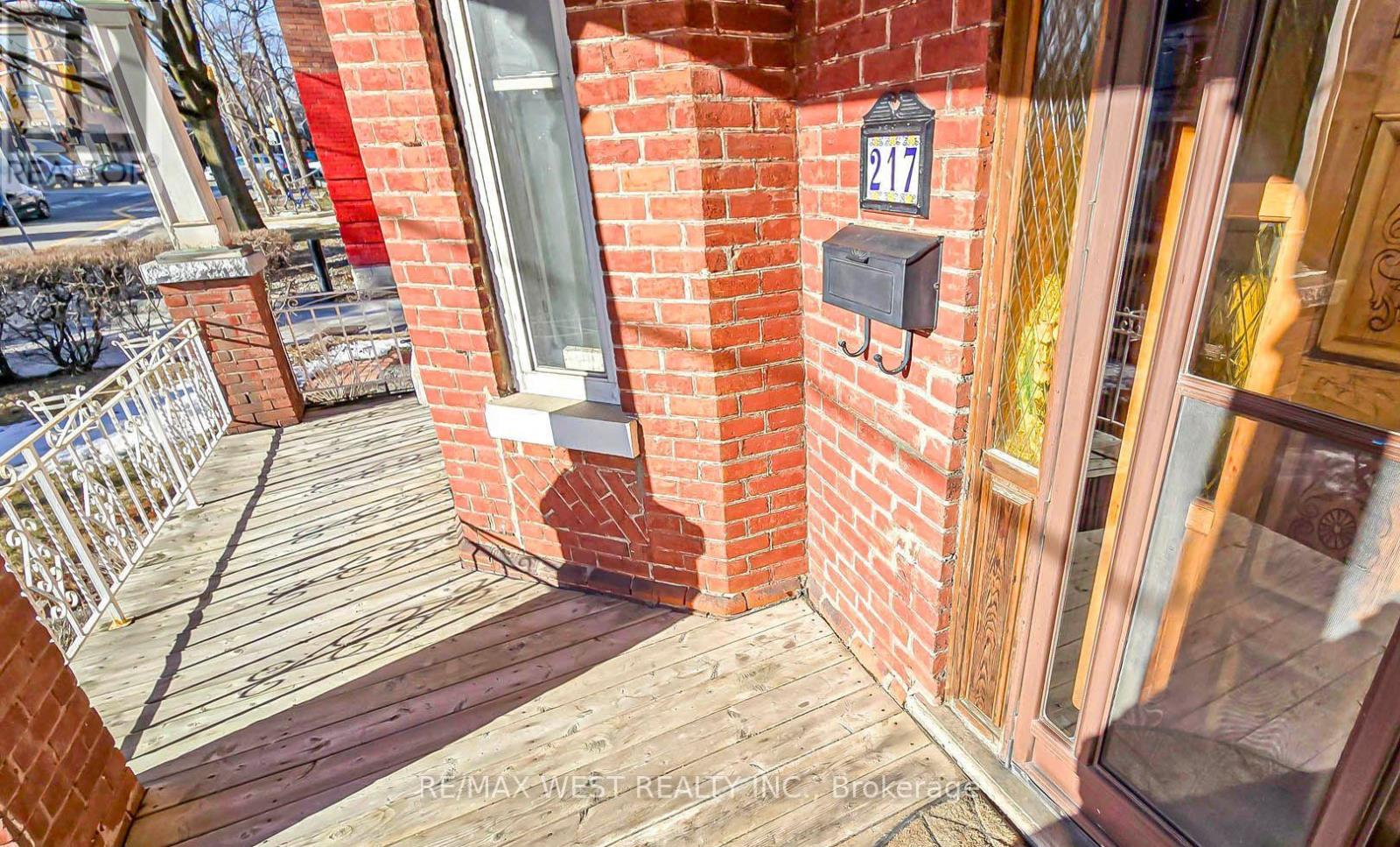 217 GLADSTONE AVENUE - Image 31