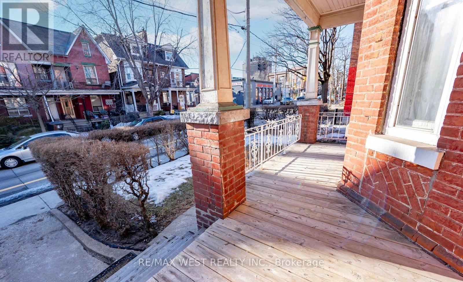 217 GLADSTONE AVENUE - 34