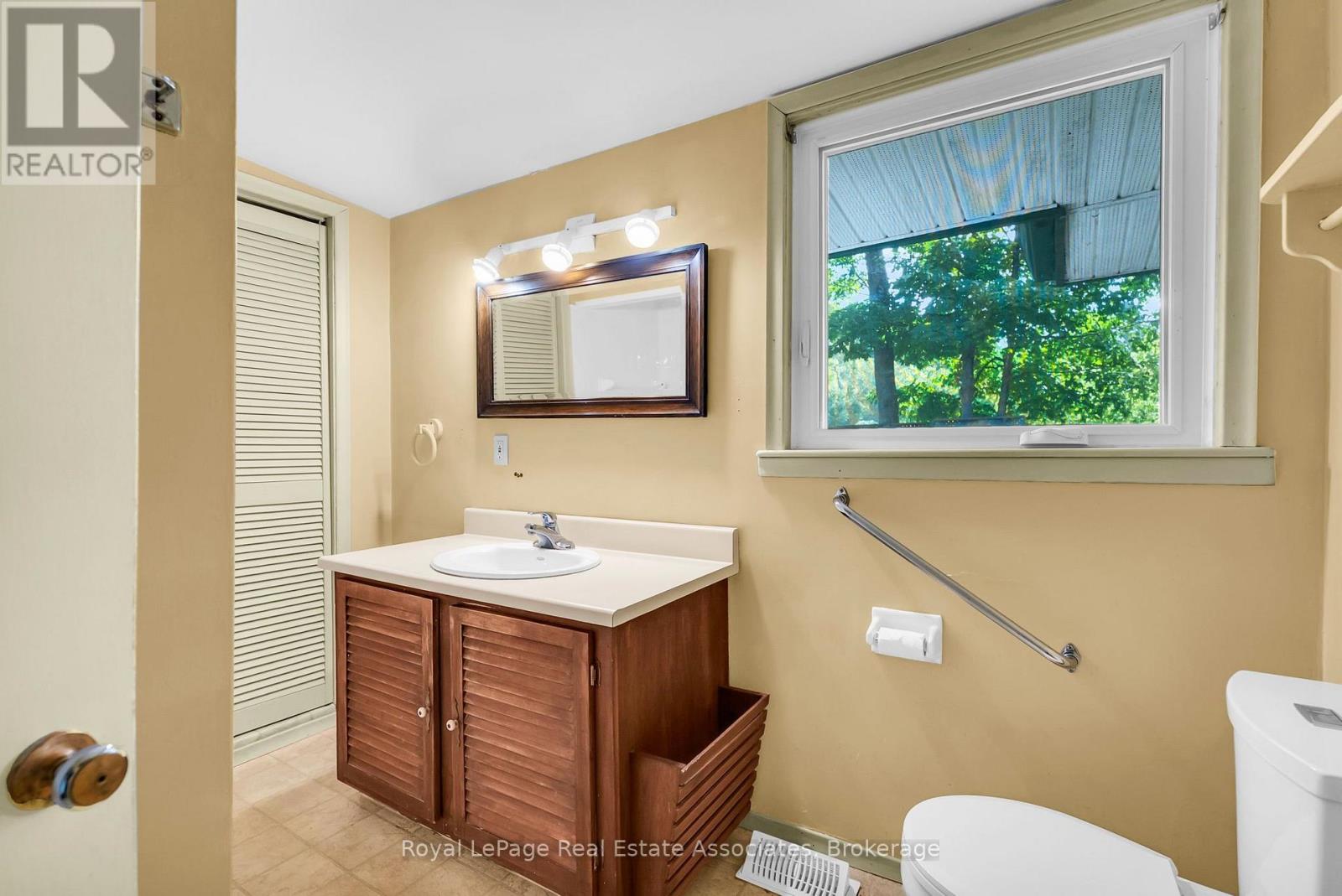 20 ADAMSON STREET N - 23