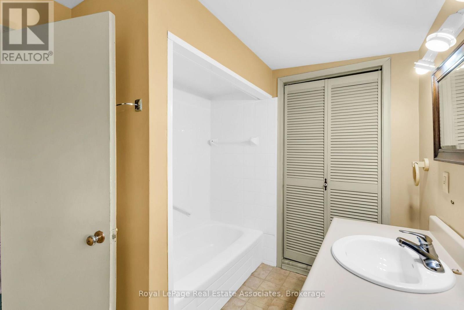 20 ADAMSON STREET N - 24
