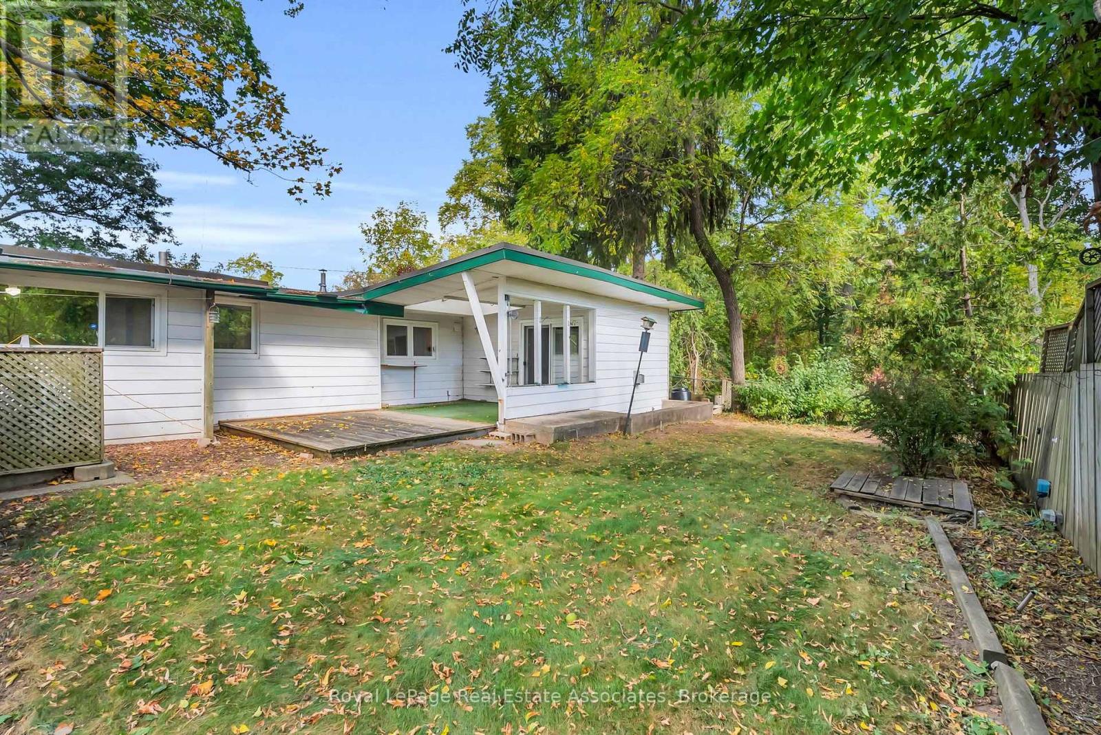 20 Adamson Street North, Halton Hills, ON photo 27
