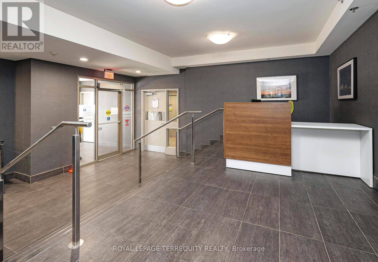 #320 816 LANSDOWNE AVENUE - 22