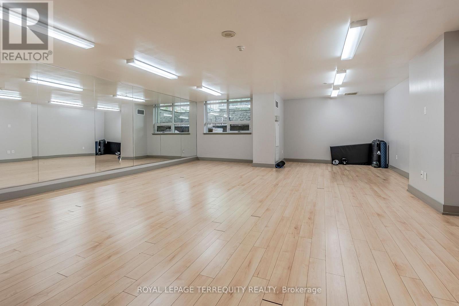 #320 816 LANSDOWNE AVENUE - 24