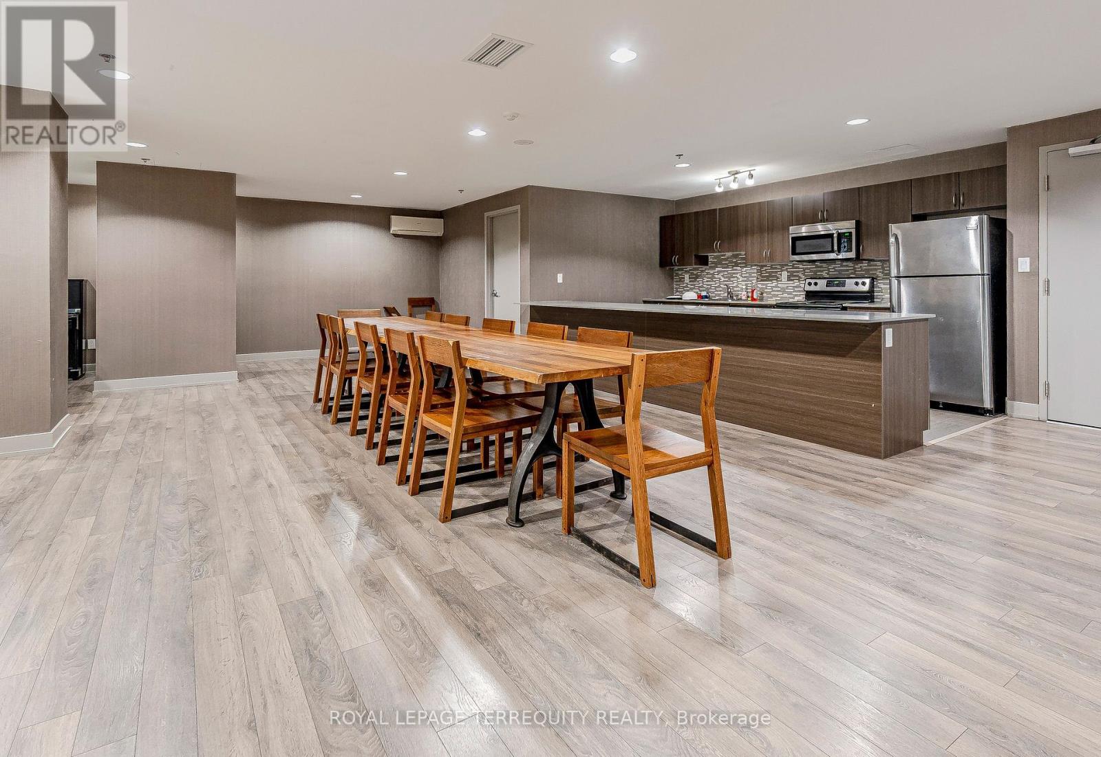 #320 816 LANSDOWNE AVENUE - 27