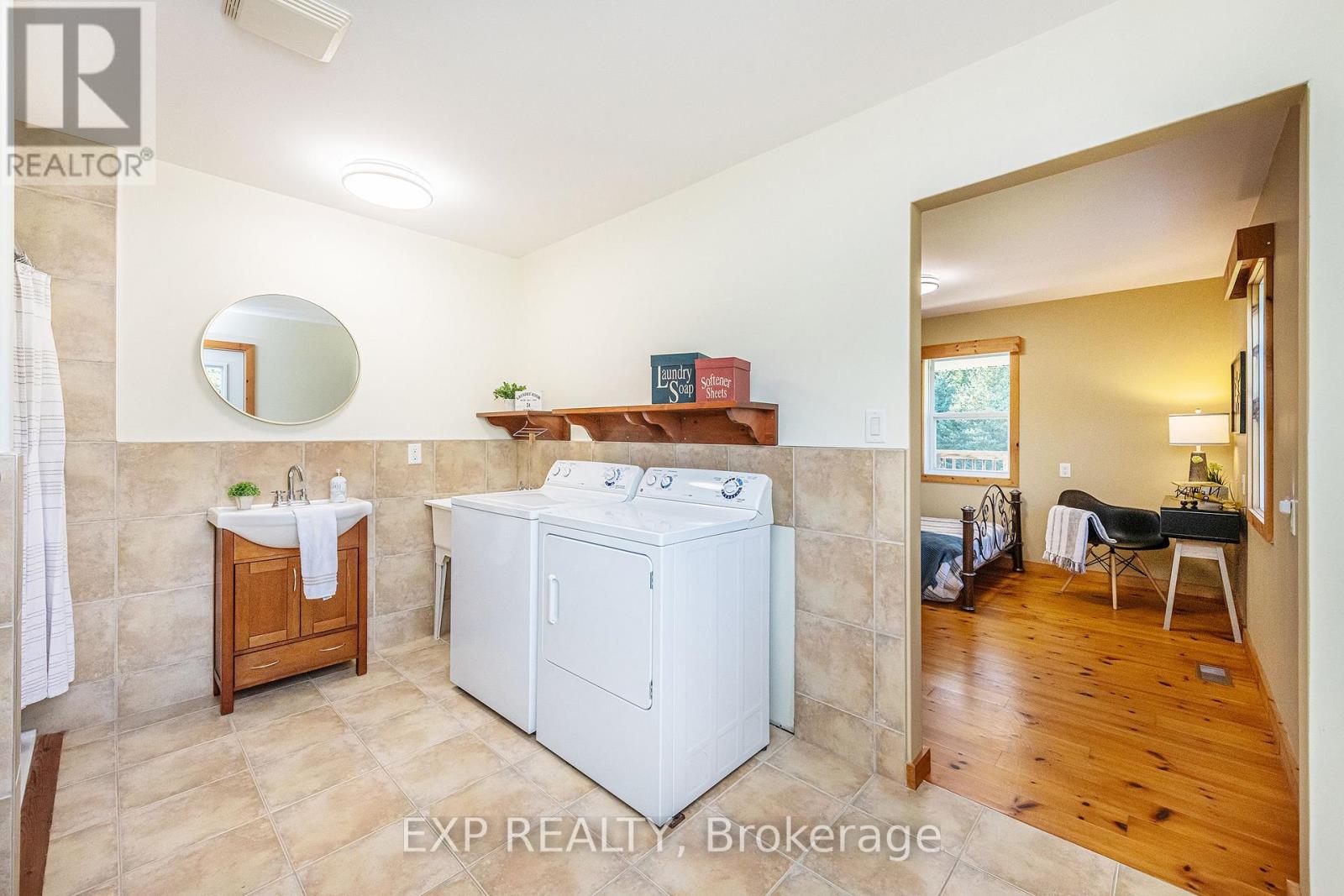 625421 15 SIDE ROAD - 25
