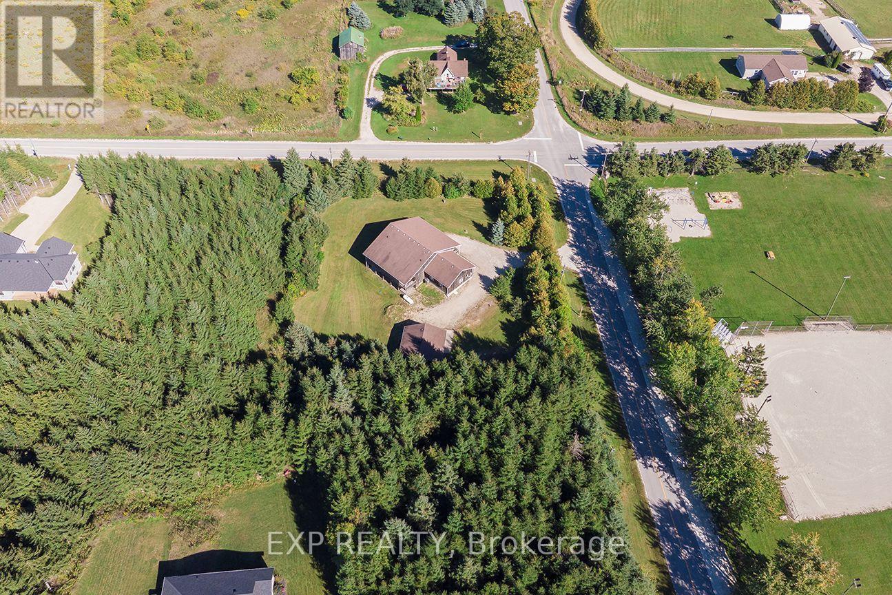 625421 15 SIDE ROAD - 33