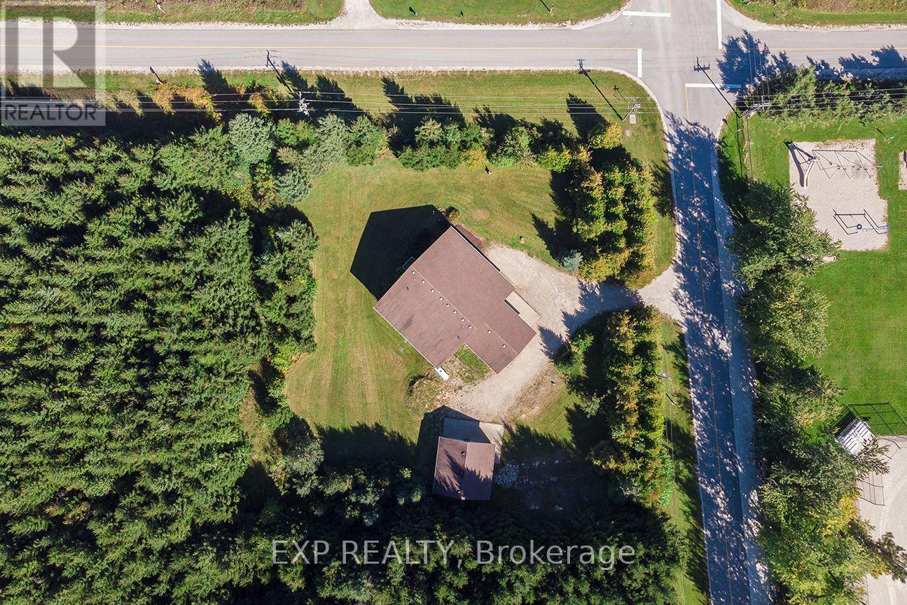 625421 15 SIDE ROAD - 36