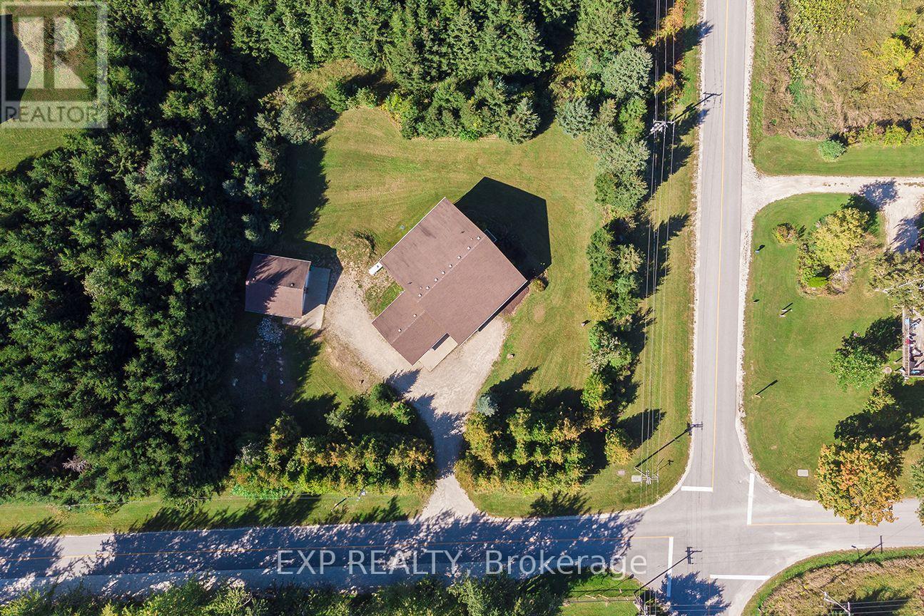 625421 15 SIDE ROAD - 37
