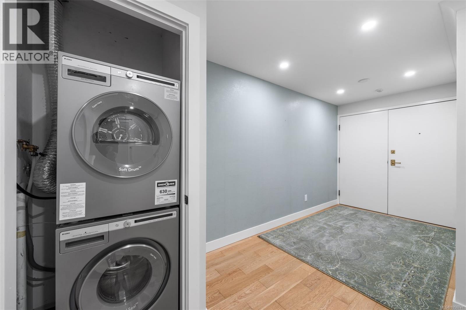 207 2930 Cook Street, Victoria