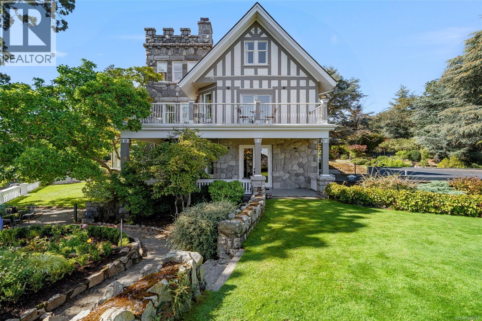 207 2930 Cook Street, Victoria