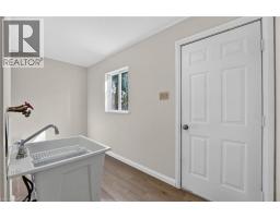 Living room - 213-215 Maple Street, Dunnville, ON N1A2G3 Photo 16