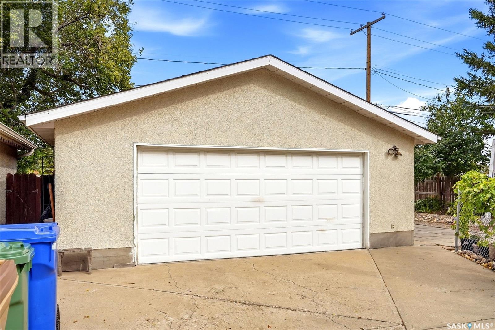 156 McCaul CRESCENT - 30