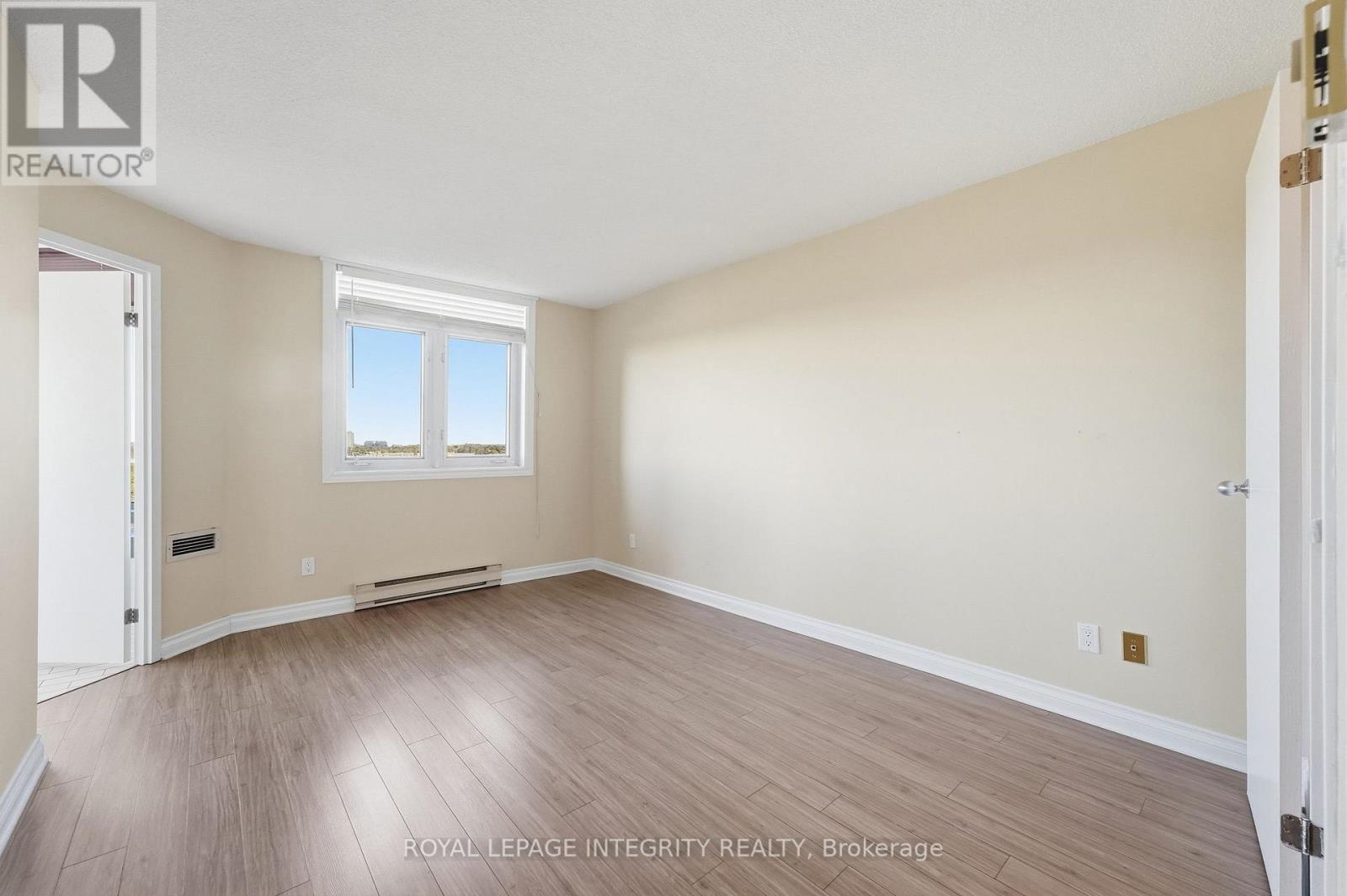 #808 1025 GRENON AVENUE - 15