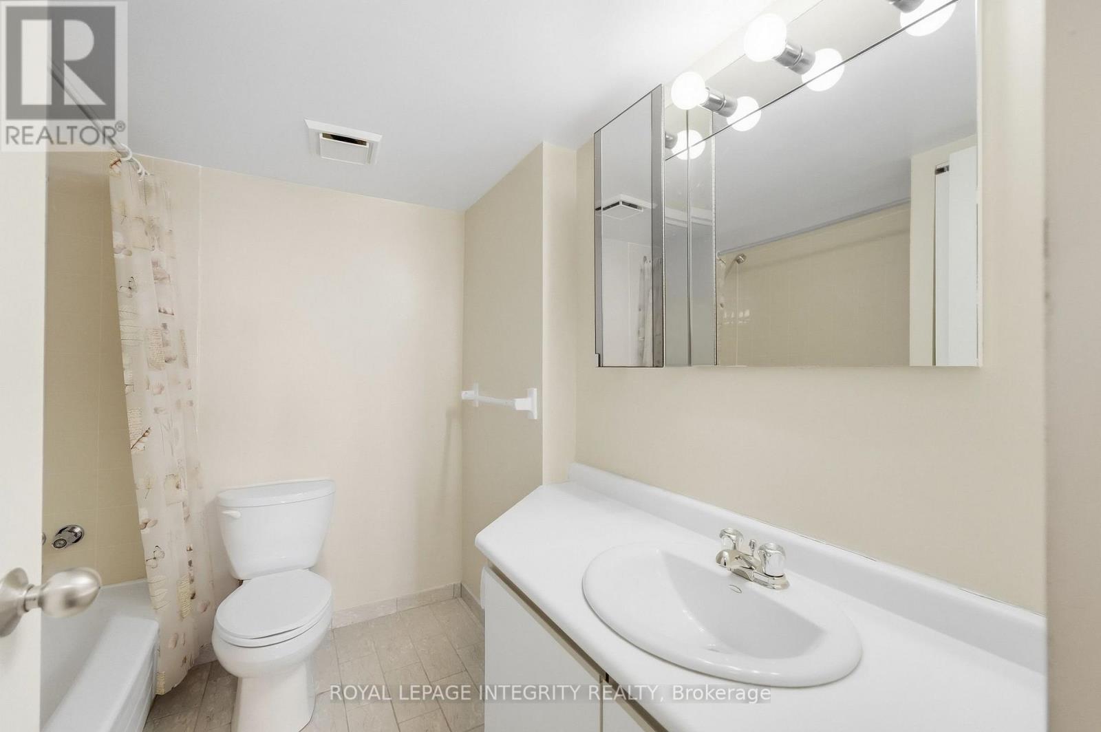 #808 1025 GRENON AVENUE - 19