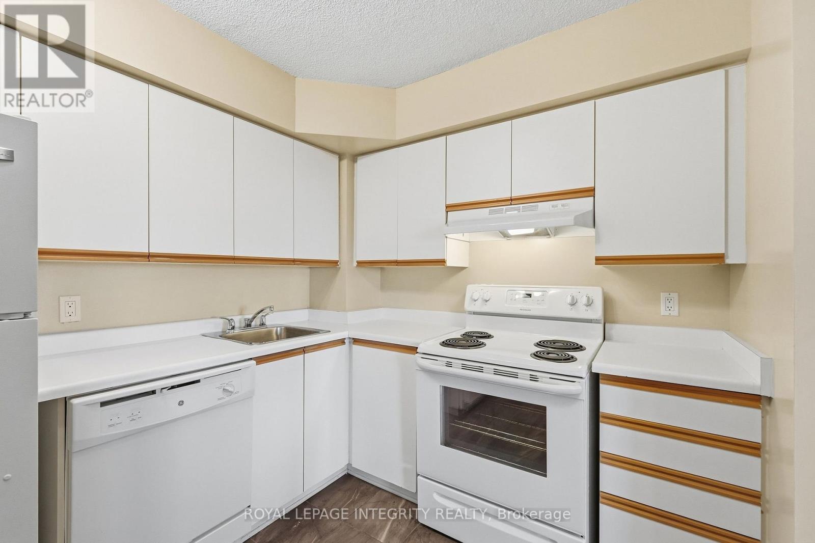 #808 1025 GRENON AVENUE - 7