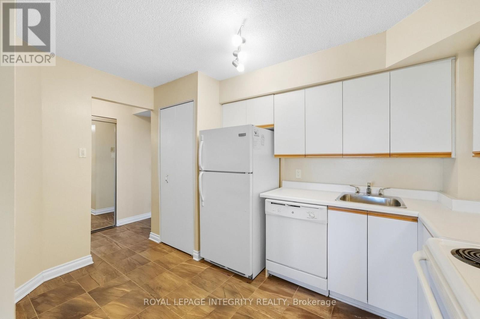 #808 1025 GRENON AVENUE - 8
