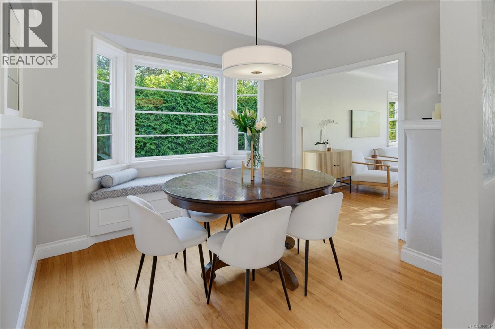  943 Linkleas Avenue, Oak Bay