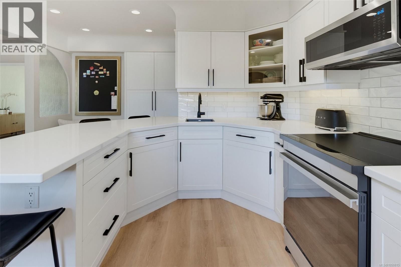  943 Linkleas Avenue, Oak Bay