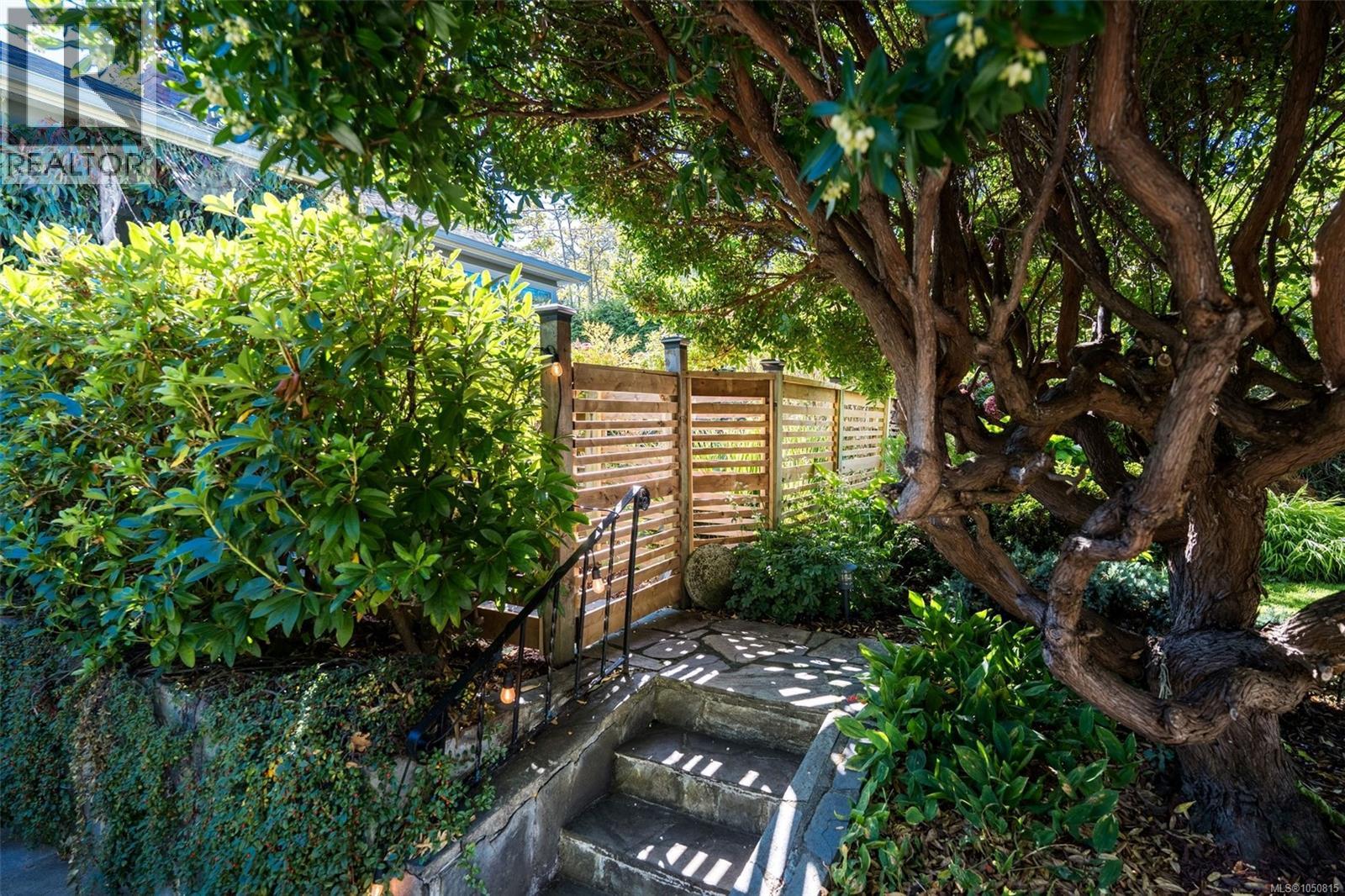  943 Linkleas Avenue, Oak Bay