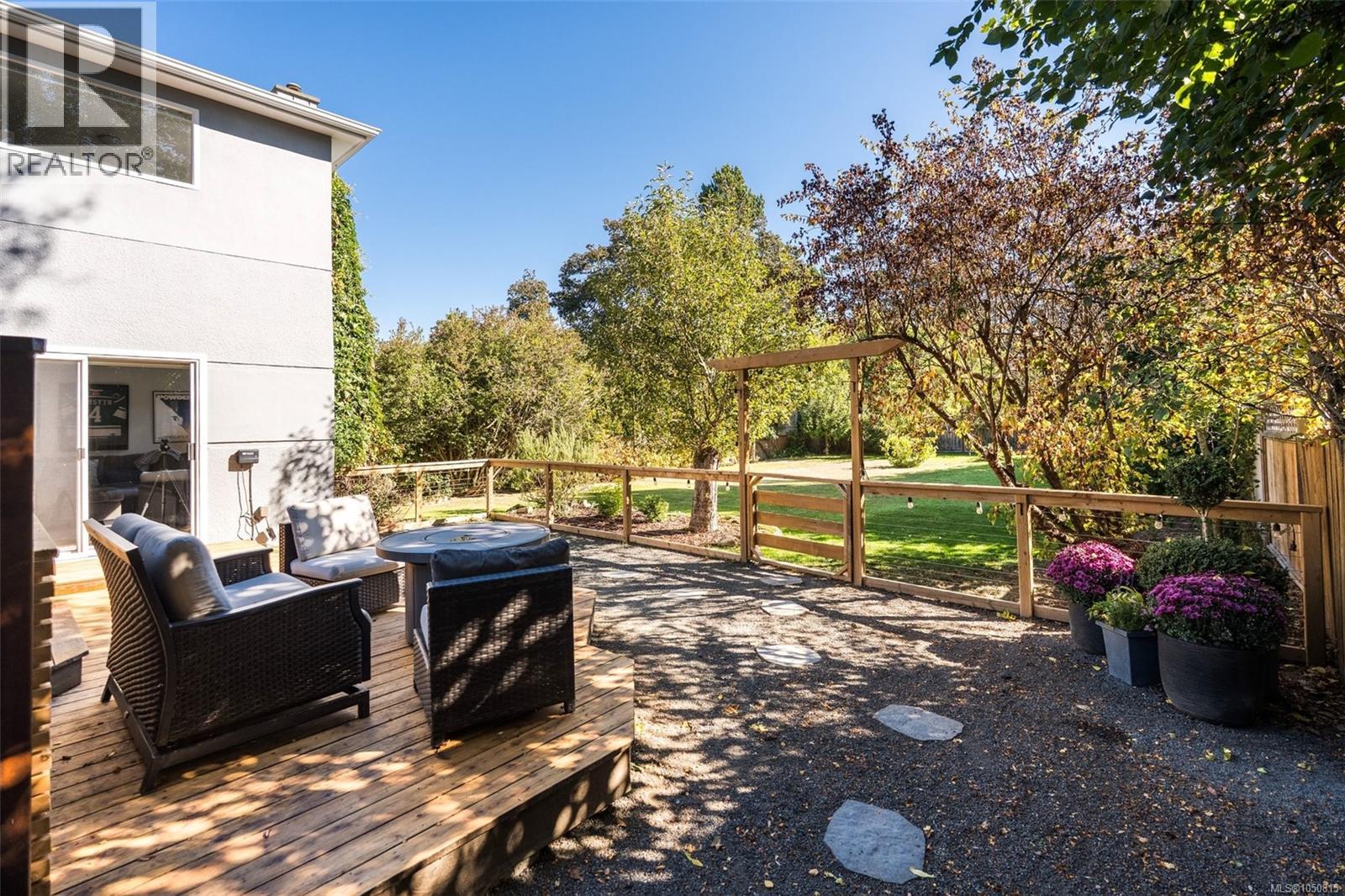  943 Linkleas Avenue, Oak Bay