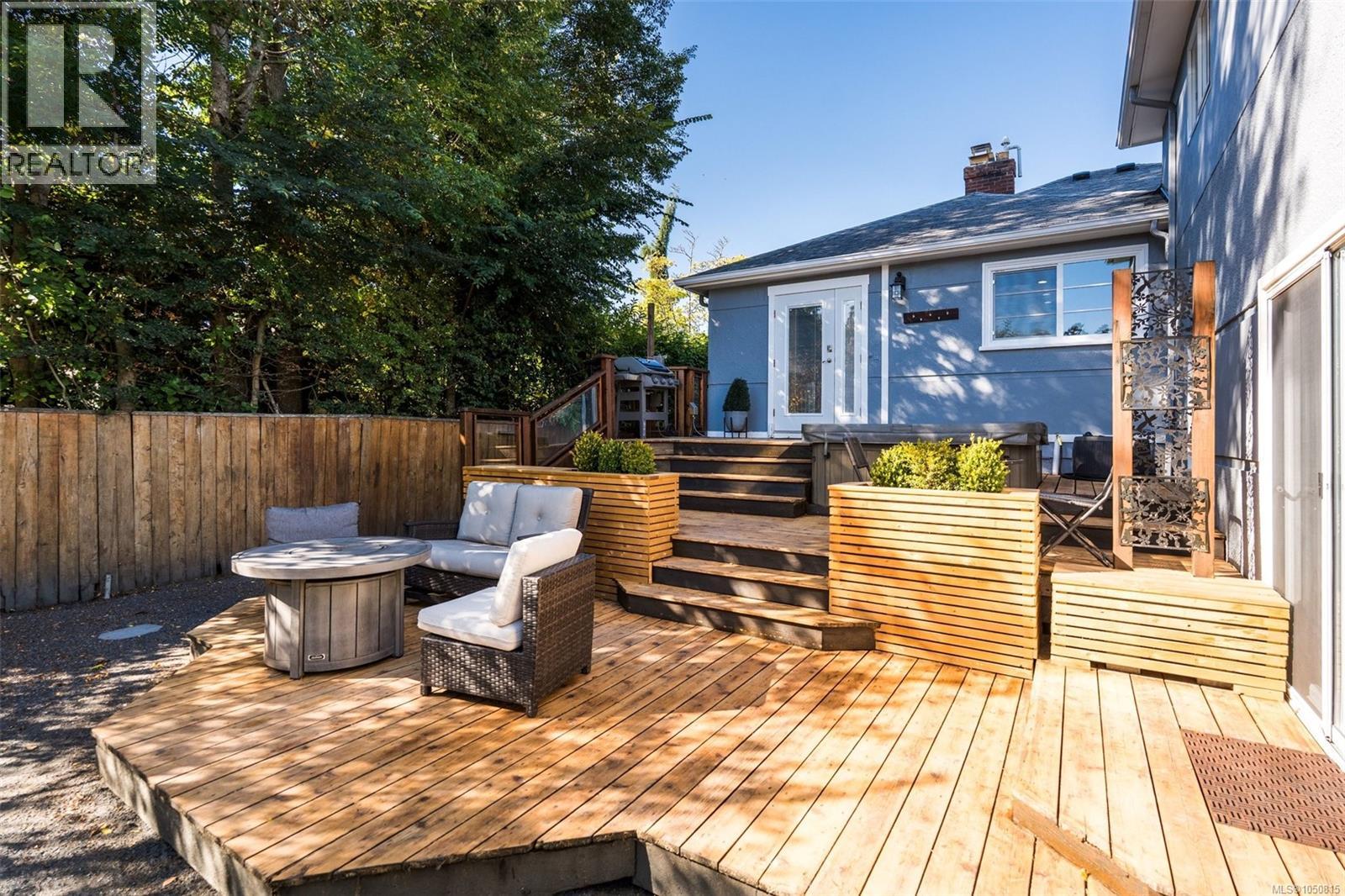  943 Linkleas Avenue, Oak Bay