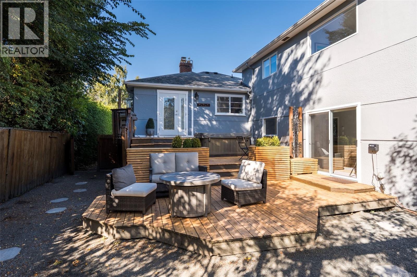  943 Linkleas Avenue, Oak Bay