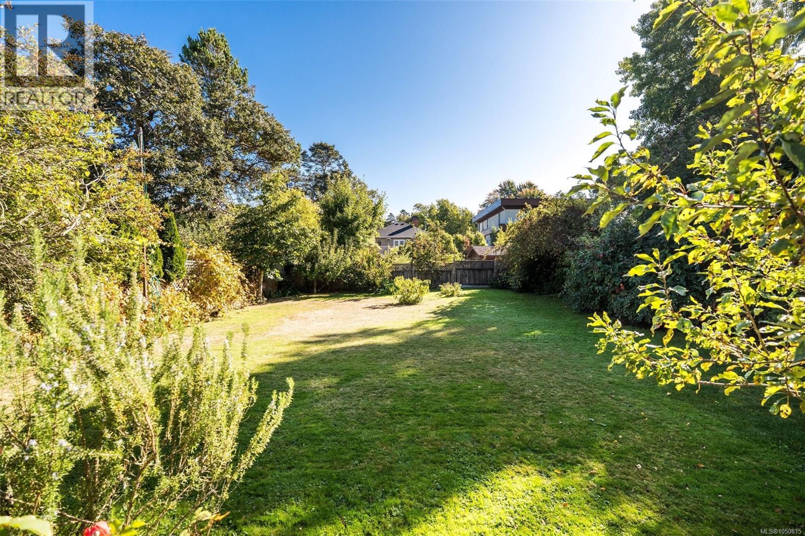  943 Linkleas Avenue, Oak Bay