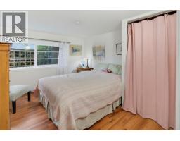 943 Linkleas Ave, Oak Bay, BC V8S5C4 Photo 30